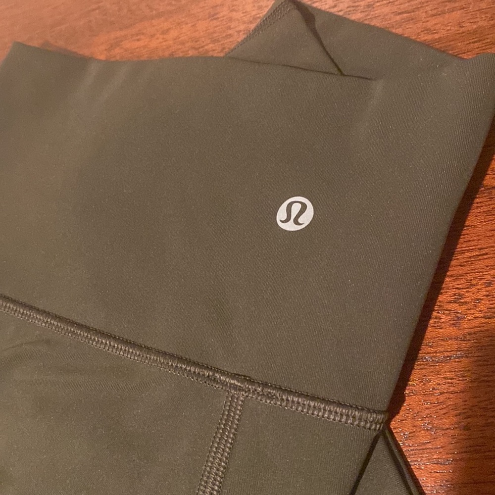 Lululemon Wunder Under sz 8 21” Dark Olive *Luxtreme*